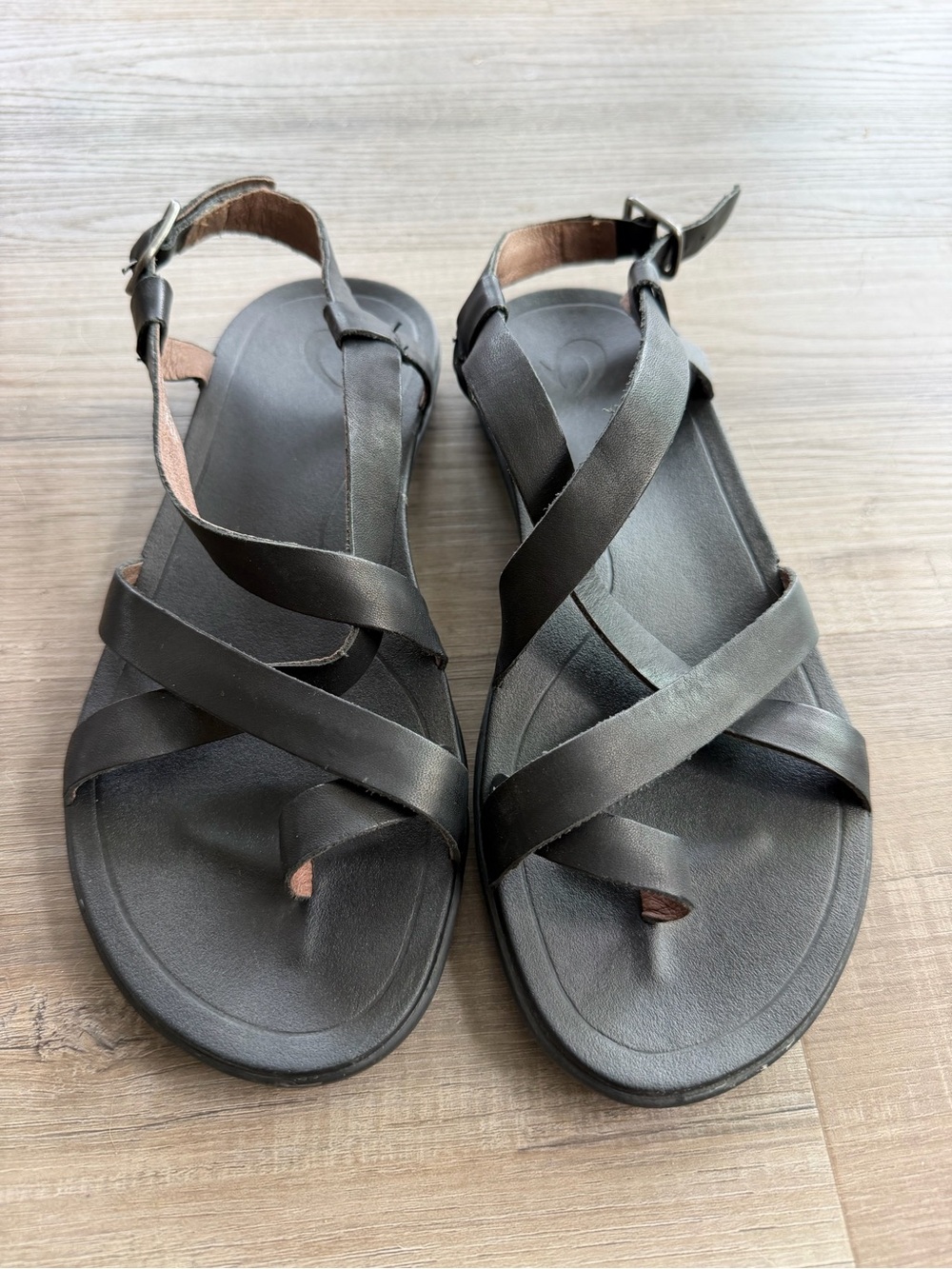 OluKai Black Strappy Leather Toe-Loop Sandals